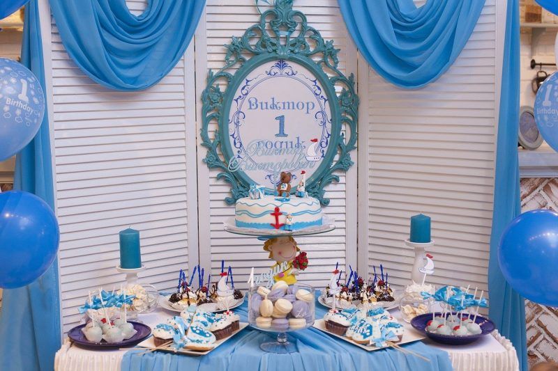 montar una mesa dulce azul